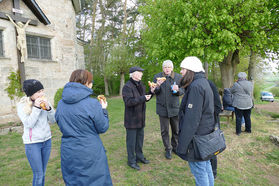 Bittprozession an der Weingartenkapelle (Foto: Karl-Franz Thiede)